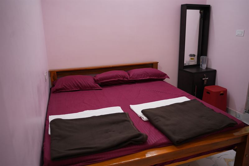 Standard room double bed, alternate angle with towels placed