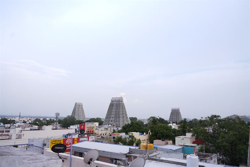 All three gopurams of the Annamalaiyar Temple in one wide frame